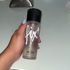 Brand NEW MAC fix plus spray! Still in box.